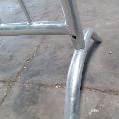 Crowd Control Barrier With Metal Bridge Feet|Crossed Feet